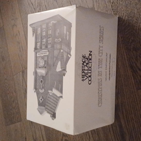 Dept 56 Music Emporium Christmas In The City Series #5531 Store Shop Box Light - Picture 4 of 4